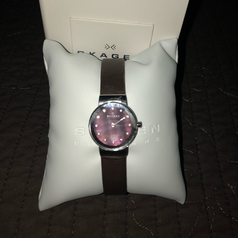Skagen leather & purple watch GIFTABLE!